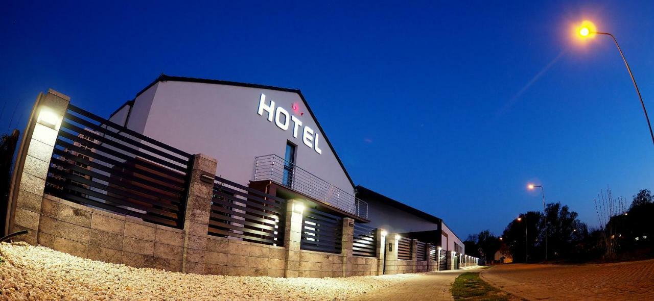 Hotel Sjesta Nowa Sol Kültér fotó
